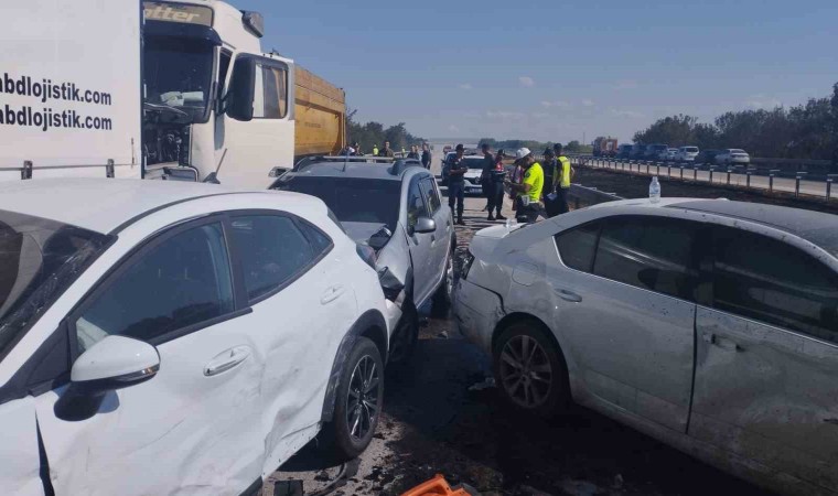 Edirnede zincirleme kaza: 1 ölü, 36 yaralı