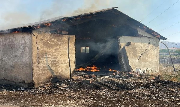 Elazığ’da eski başkana ait ahırda yangın