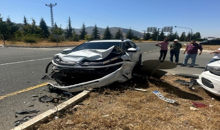 Elazığda trafik kazası: 2 yaralı