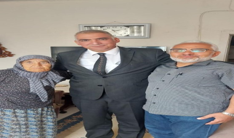 Emniyet müdürü, şehit babası ve babaannesinin elini öperek göreve başladı