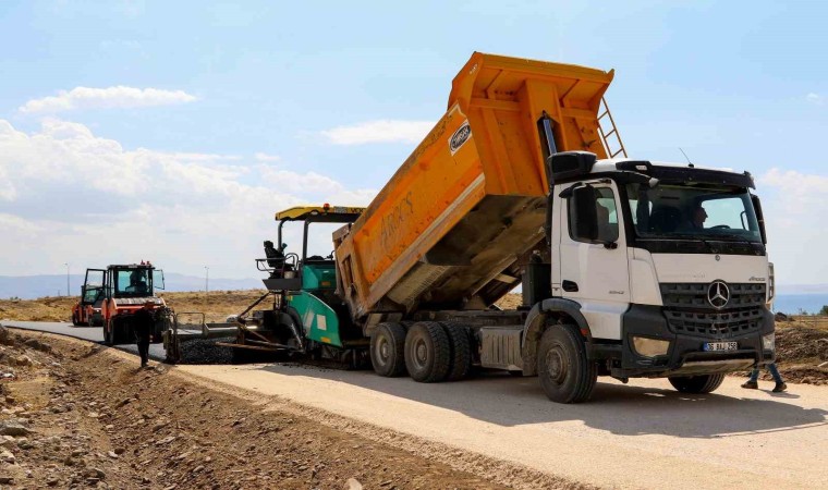 Ercişte yol asfaltlama çalışması