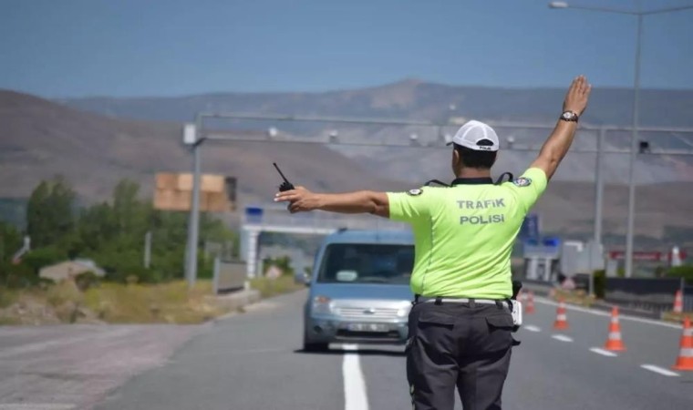 Erzincanda 15 gün içerisinde 2 bin 261 araca trafik cezası kesildi