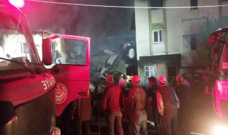 Erzurum’da bir evde çıkan yangında alevlerin sıçradığı 7 ev ve 8 ahır kül oldu (2)