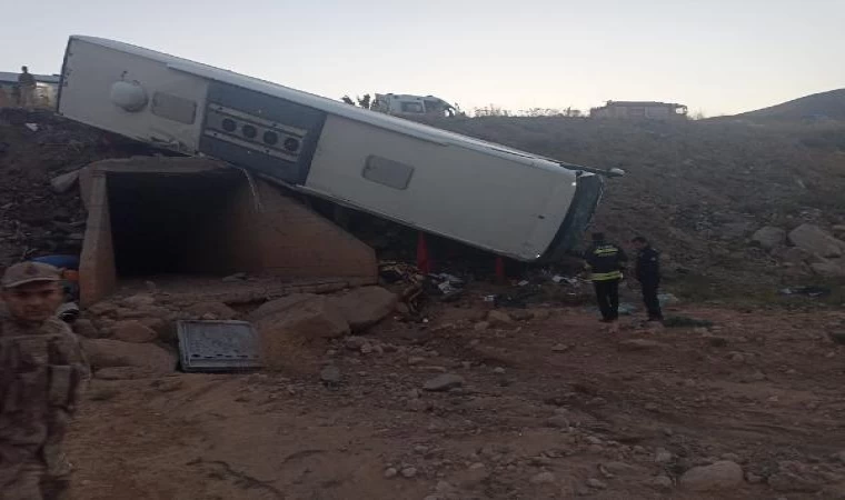 Erzurum’da otobüs şarampole yuvarlandı: 3 ölü, 21 yaralı