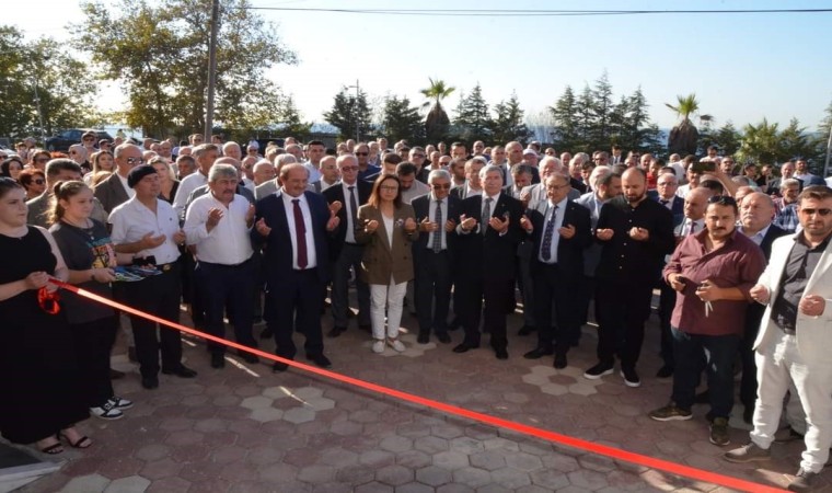 Esenköyde yeni belediye hizmet binası törenle açıldı