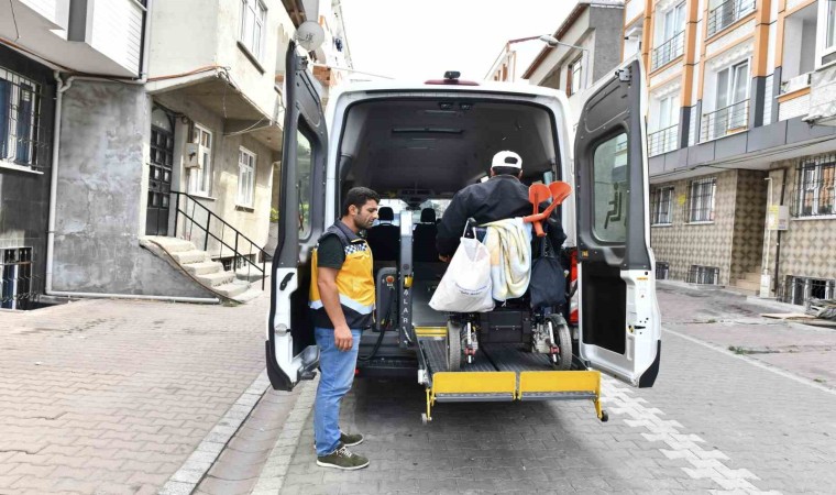 Esenyurt Belediyesinden hasta ve engelli vatandaşlara ulaşım hizmeti