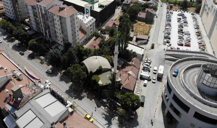 Eskişehir Büyükşehir Belediyesi koruma altında olan camiyi yıkmak için mahkemeye başvurdu