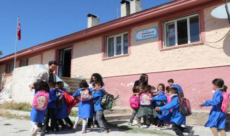 Eskişehirli Şebnem öğretmen: Gerçek sevgiyi Van’daki çocuklarda tattım