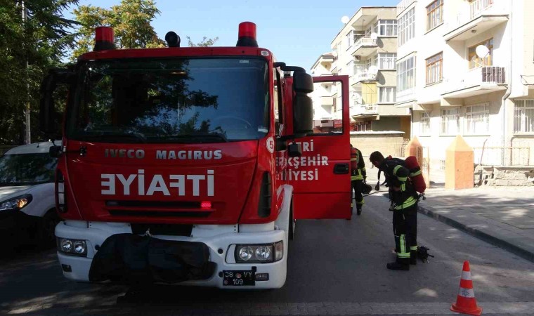 Evde çıkan yangını itfaiye söndürdü