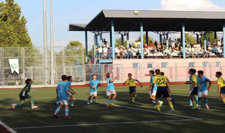 Final maçında Fenerbahçeyi yenen Kasımpaşa, şampiyon oldu