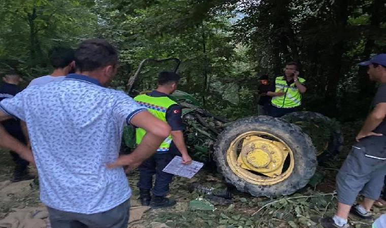 Fındık işçilerini taşıyan traktör devrildi: 16 yaralı