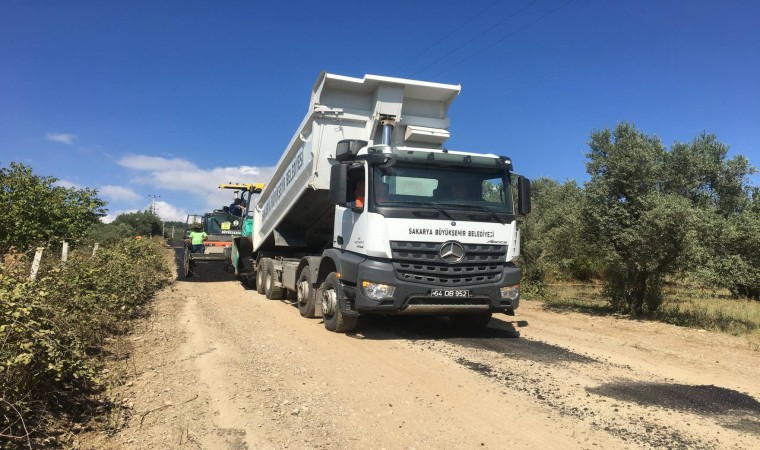 Geyvede 3 mahallenin yolları yenilendi