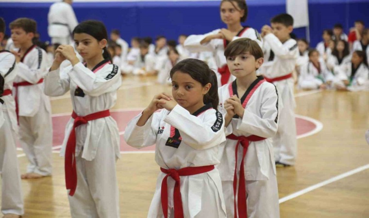 Gölcük Belediyesi tekvandocuları kuşak atladı