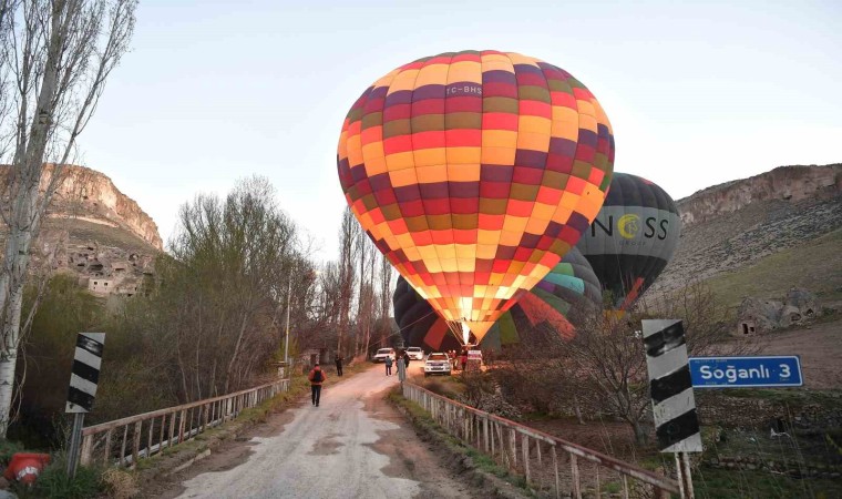 Güney Afrikalı turistlerin Soğanlı Vadisinde renkli anları