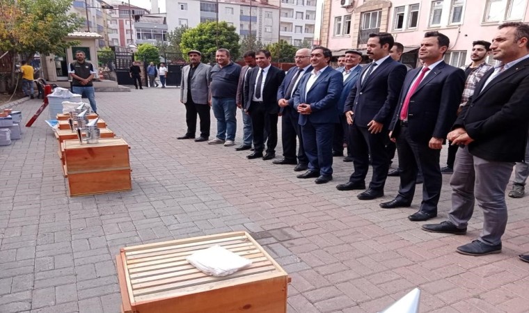 Güroymakta 26 arıcıya 480 adet arı kovanı dağıtıldı