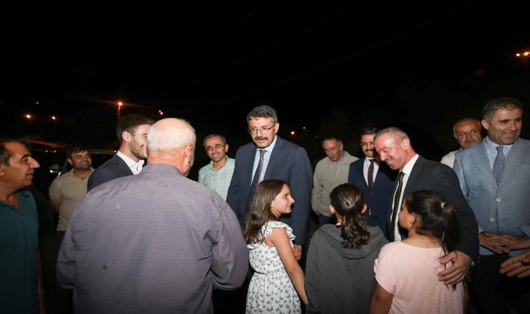 Hakkari Valisi Ali Çelik Gece mesaisinde