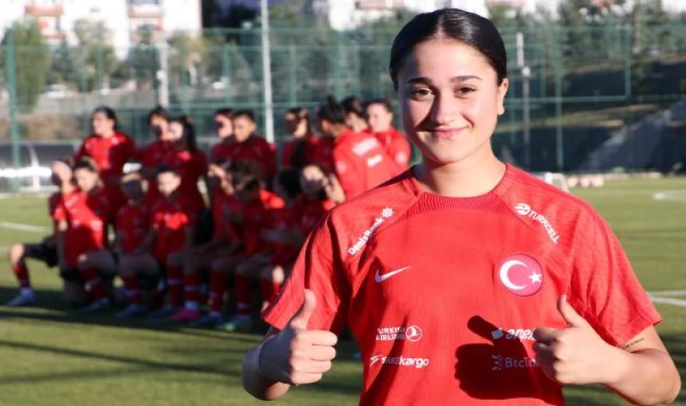 Hem kendi hem babasının hayalini gerçekleştirip ’gol kraliçesi’ oldu