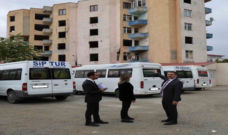 Iğdırda metruk binalar yıkılıyor