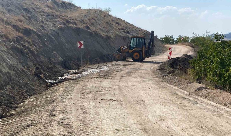 İlçelerde bağlantı yollarının ulaşımı iyileştiriliyor