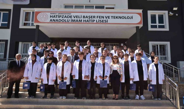 İmam hatipli öğrenciler beyaz önlüklerini giydiler