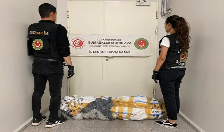 İstanbul Havalimanı’nda halıya emdirilmiş 17 kilogram uyuşturucu yakalandı 