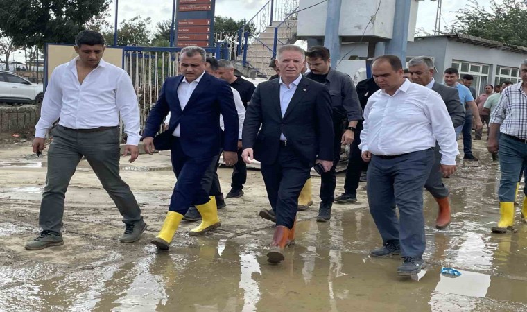 İstanbul Valisi Davut Gül selin vurduğu Halkalı Gümrükte incelemelerde bulundu