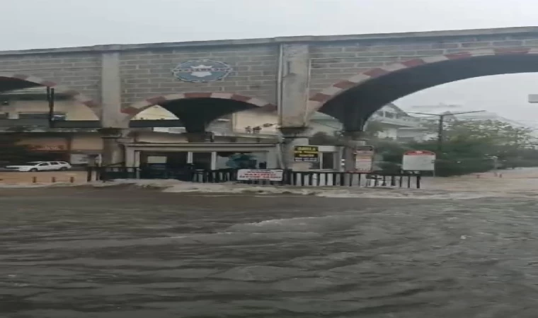 İstanbul’da bir çok noktada su baskınları yaşanıyor-1