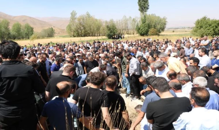 İstanbul’da marketteki bıçaklı saldırıda ölen Aydın, Hakkari’de defnedildi