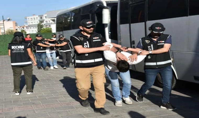 İzmir’de, adliye önündeki çatışmada 20 şüpheli adliyede