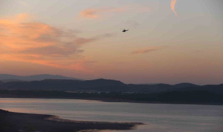 İzmirde düşen helikopterdeki 3 kişiyi arama çalışmaları sürüyor