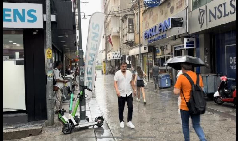 İzmir’de sağanak etkili oldu