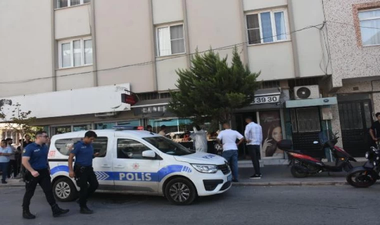 İzmir’de silahlı ve maskeli kuyumcu soygunu kamerada; 1 yaralı