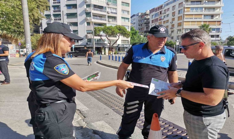 İzmirli öğrenciler okulda öğretmenlerine dışarıda polislere emanet