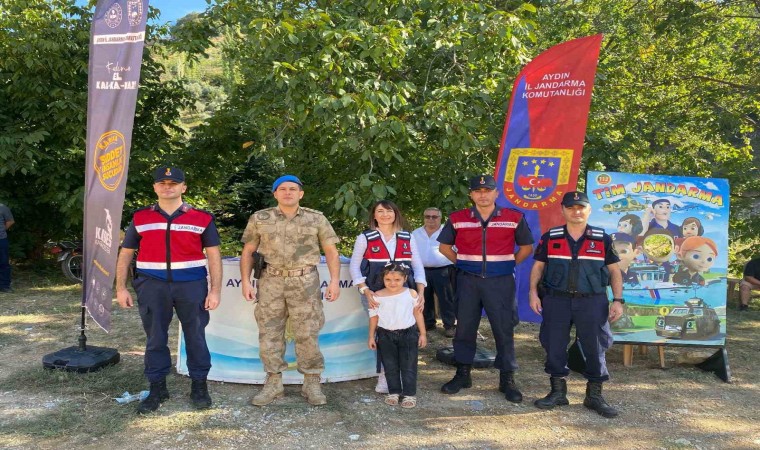 Jandarma ekipleri bilgilendirme faaliyetlerini sürdürüyor