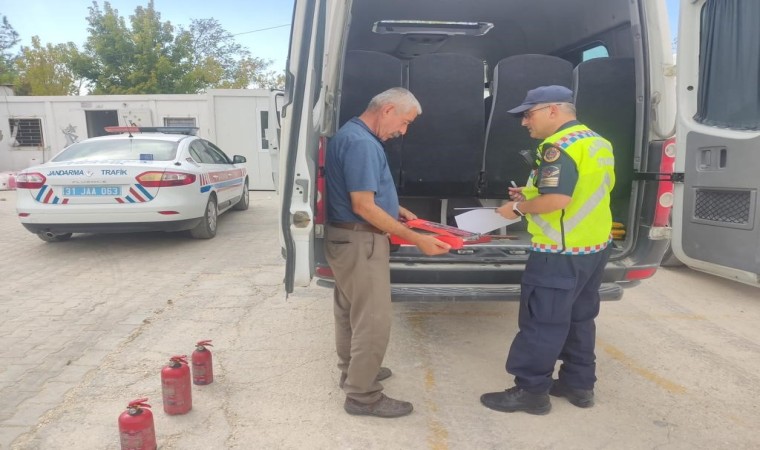 Jandarma ekipleri öğrencilerin okullarına güvenli şekilde gitmesini sağladı