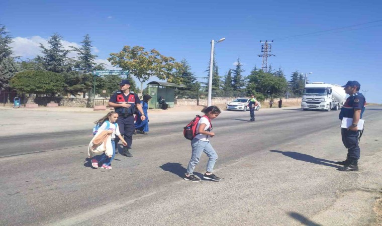 Jandarma okullarda trafik denetimi yaptı