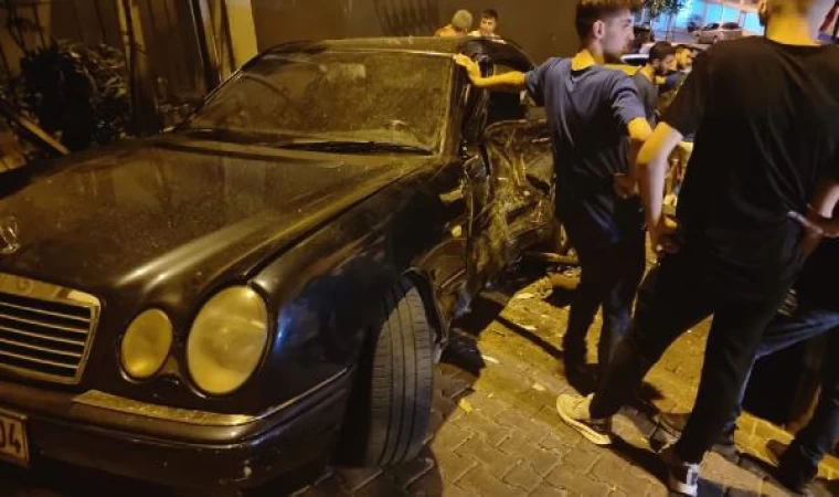 Kağıthane’de freni patlayan taksi 3 araca çarptı: 1 yaralı