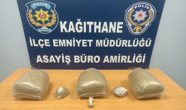 Kağıthanede ticari takside uyuşturucu ticareti polise takıldı: 3 gözaltı