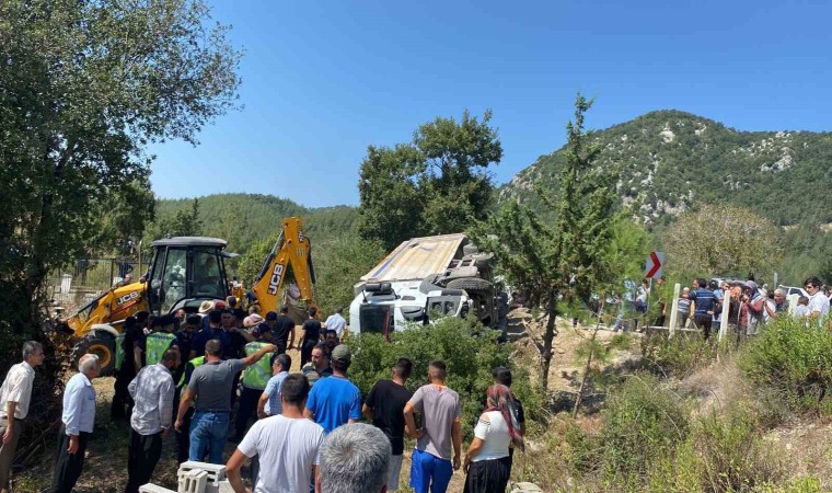 Kahramanmaraşta freni patlayan kamyon kalabalığa daldı: Ölü ve yaralılar var