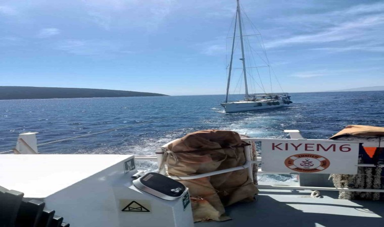 Karaada açıklarında sürüklenen tekneyi KIYEM ekipleri kurtardı