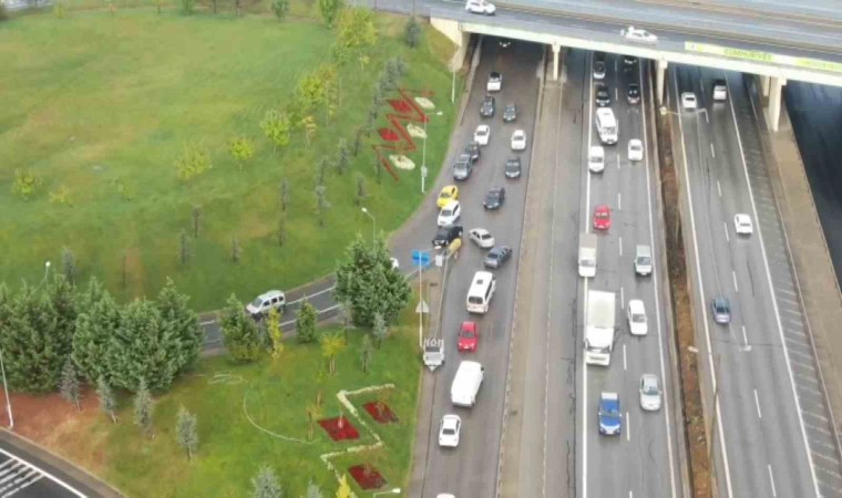 Kartalda ters yöne girip trafiği birbirine kattılar