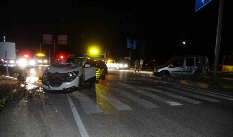 Kastamonuda cip ile hafif ticari araç çarpıştı: 4 yaralı