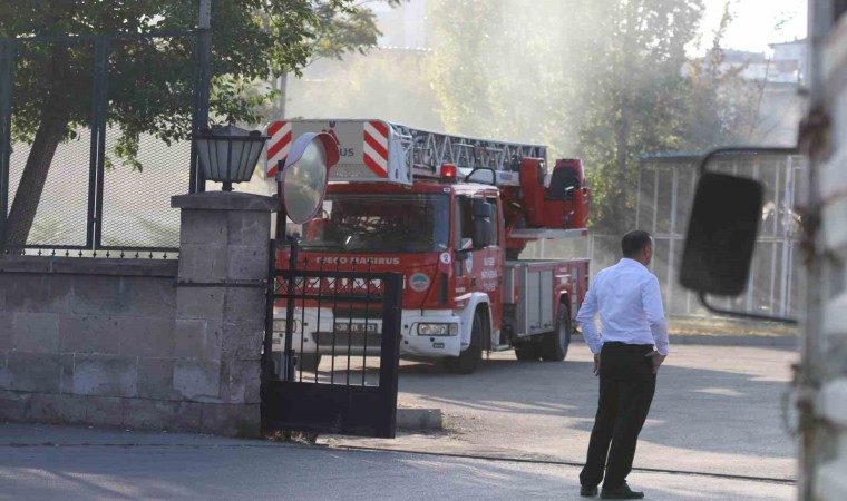 Kayseride fabrika hurdalığında çıkan yangın söndürüldü