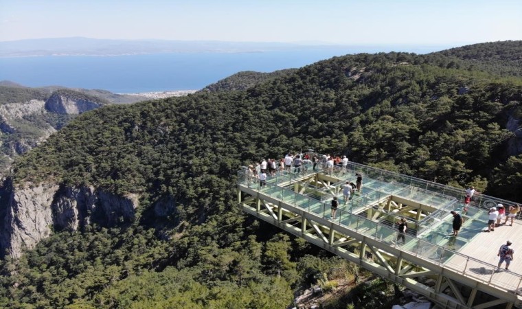 Kazdağlarında cam seyir terasını 50 bin kişi ziyaret etti