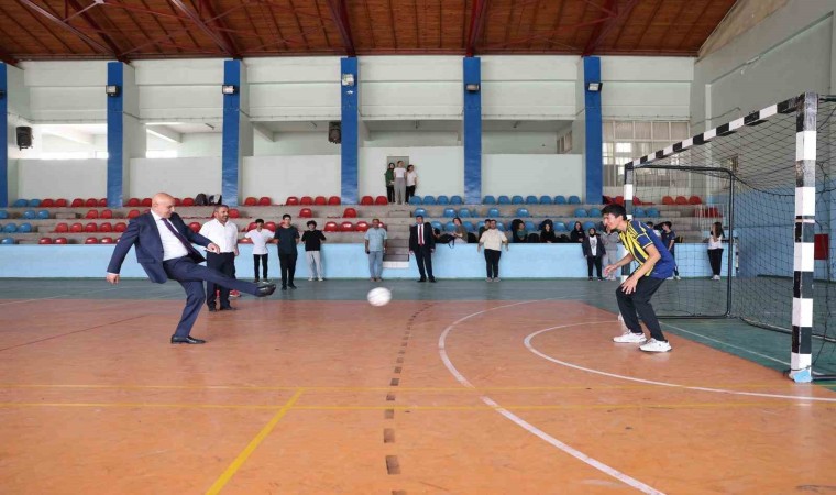 Keçiören Belediye Başkanı Altınok, mezun olduğu okulları ziyaret etti