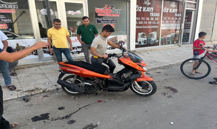 Kiliste iki motosikletin karıştığı kazada 3 kişi yaralandı