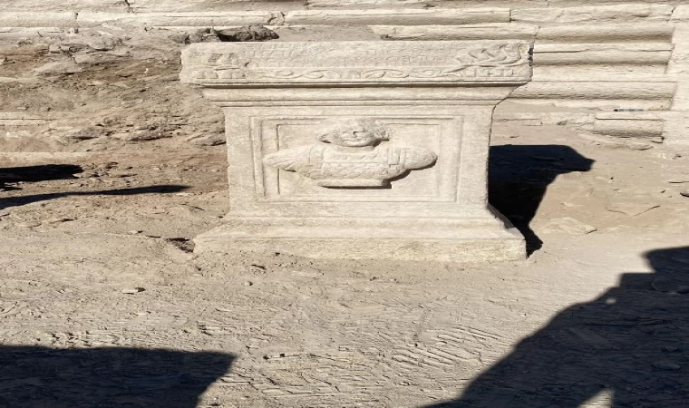 Konya’daki antik kentte 1800 yıllık sunak bulundu - Yeniden