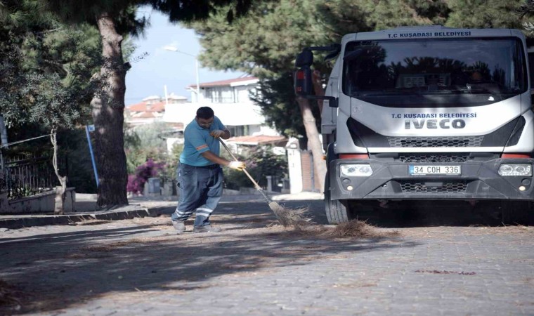 Kuşadasında cadde, sokak ve parklar pırıl pırıl