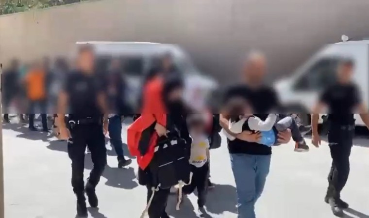 Kuşadasında düzensiz göçmenler polise yakalandı