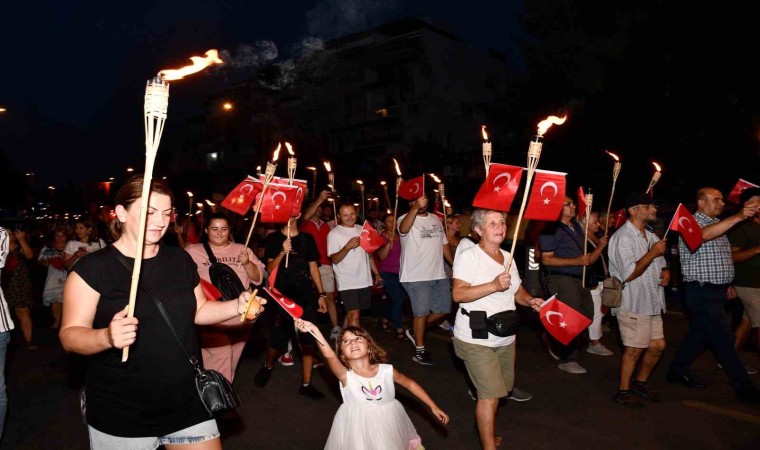 Kuşadasında kurtuluşun 101inci yılına coşkulu kutlama